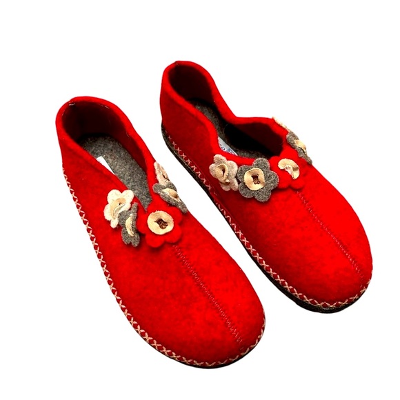 Sundance Shoes - Sundance Red Wool Shoes with flowers handmade in Itally NIB